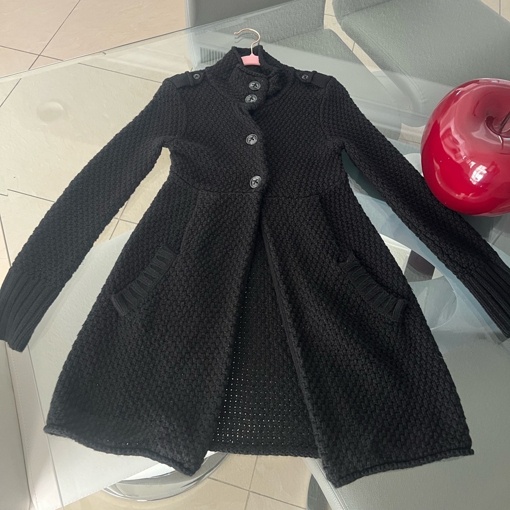GAP girls black long Sweater with packets and four button closure size 6-7